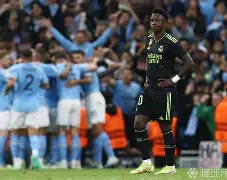 包含维尼修斯遭遇争议红牌，海港乘势反超比分完成逆转的词条